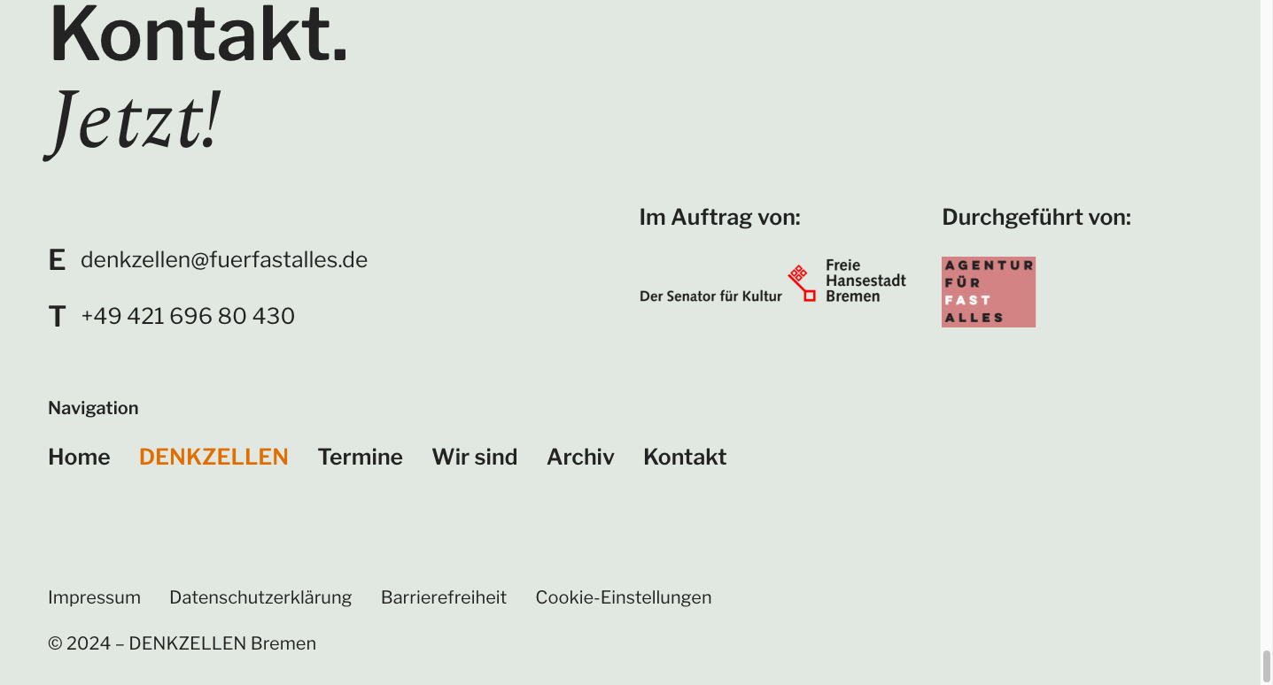 Screenshot der Website der „denkzellen bremen“ mit Kontaktdaten, Navigationsmenü und Footer inklusive Datenschutz- und Cookie-Einstellungen. Der Text ist in deutscher Sprache und es gibt Hinweise zum Kultursponsoring.