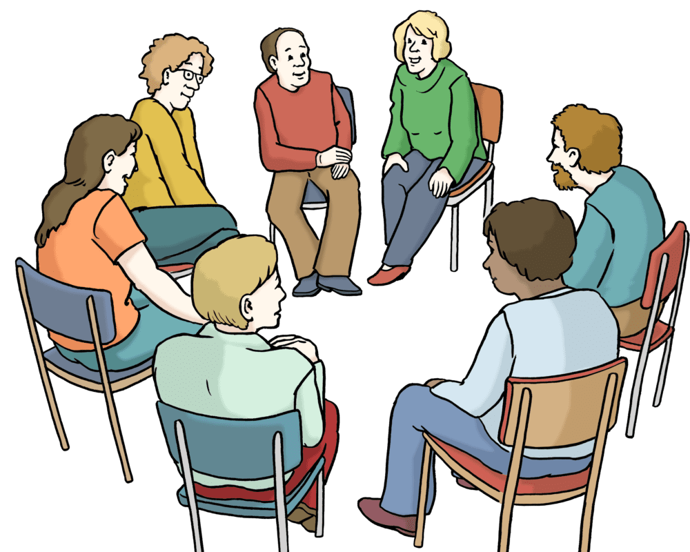 Eine Gruppe von sieben Personen sitzt im Stuhlkreis und ist in eine Diskussion vertieft. Sie wirken lebhaft und aufmerksam, repräsentieren unterschiedliche Geschlechter und tragen farbenfrohe Freizeitkleidung.
